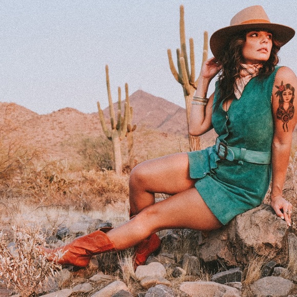 Meet your Posher, Andrea - Picture 2 of 3